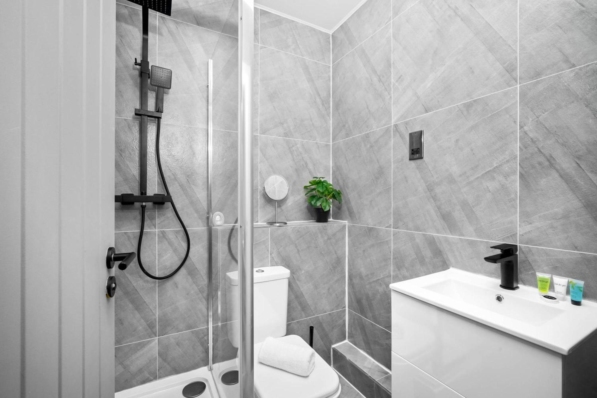 New Luxury Two Bedroom Apartment - City Centre - Netflix - Wifi - Top Rated - Jq 8Ah Birmingham Ngoại thất bức ảnh